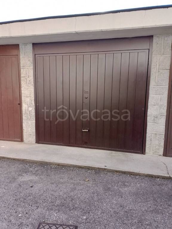 Garage in affitto a Moncalieri via Galileo Galilei, 26