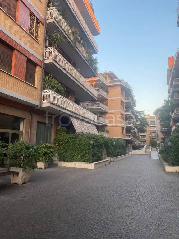 Appartamento in in vendita da privato a Roma via Luigi Capuana, 10