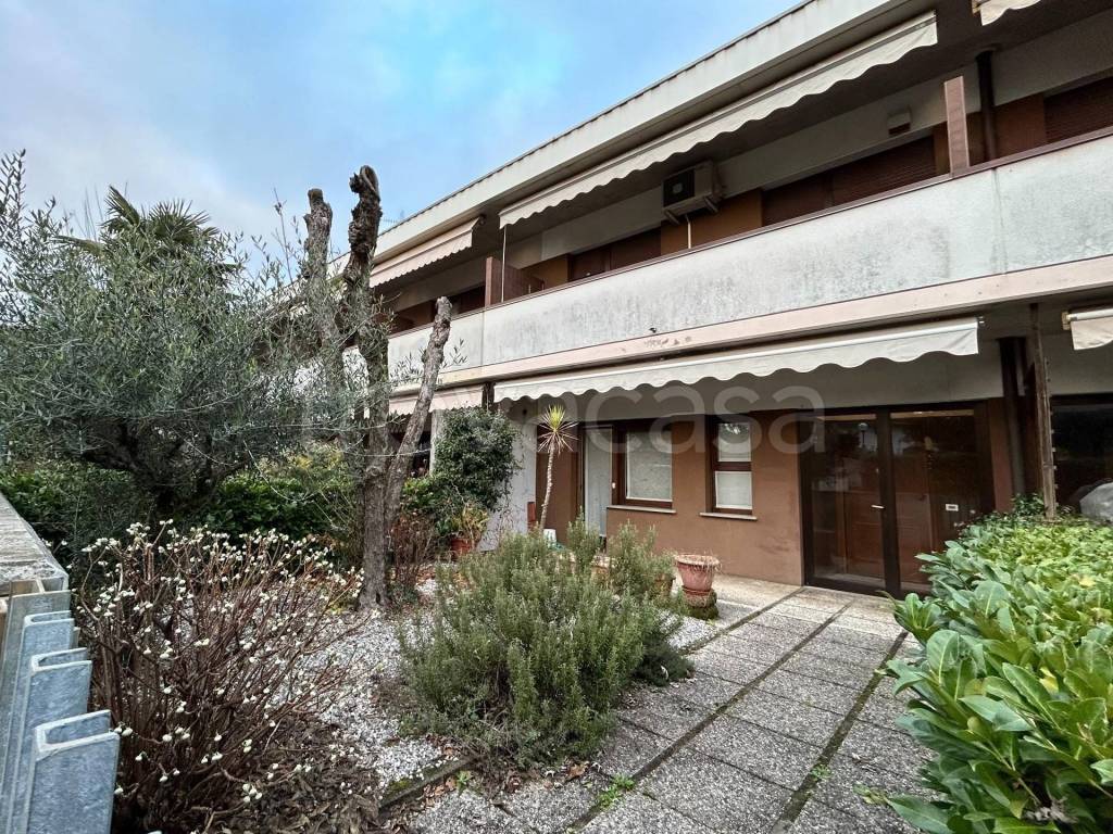 Villa a Schiera in vendita a Pasian di Prato via Genova