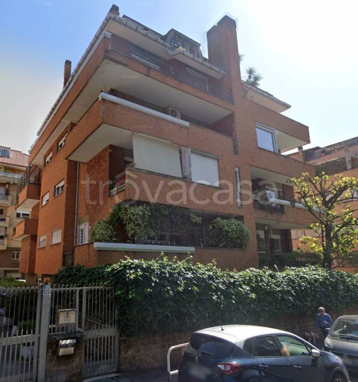 Appartamento in vendita a Roma via della Farnesina, 212