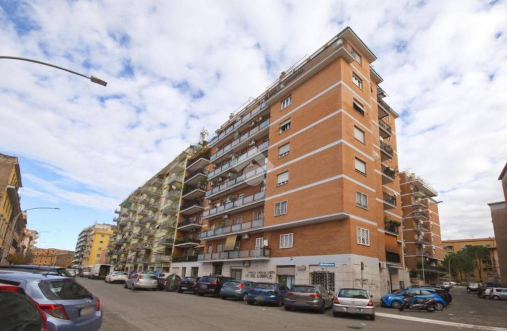 Appartamento in vendita a Roma via Carlo della Rocca, 57