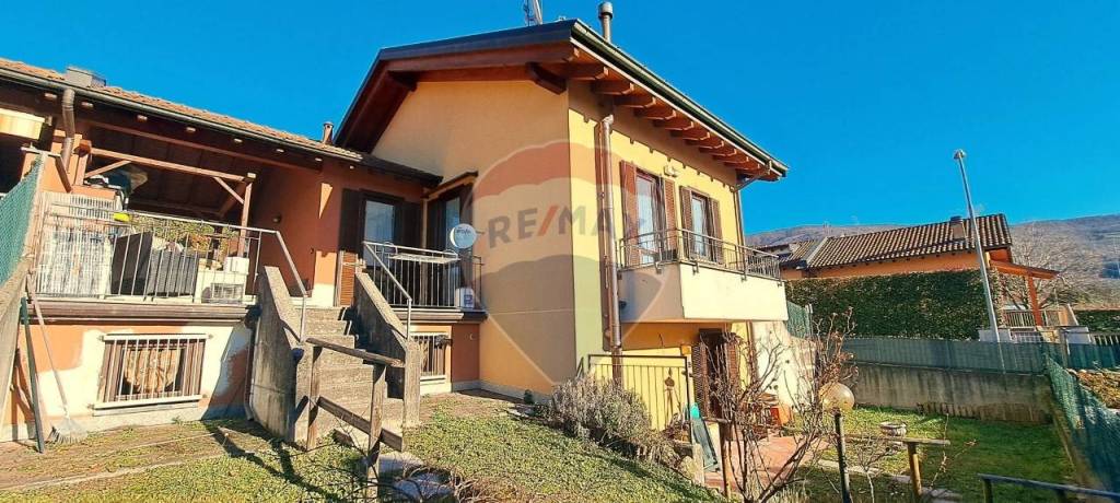 Villa in vendita a Cunardo via Prada, 35