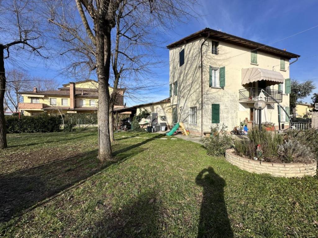 Casa Indipendente in vendita a Castelnovo di Sotto via fratelli cervi, 15