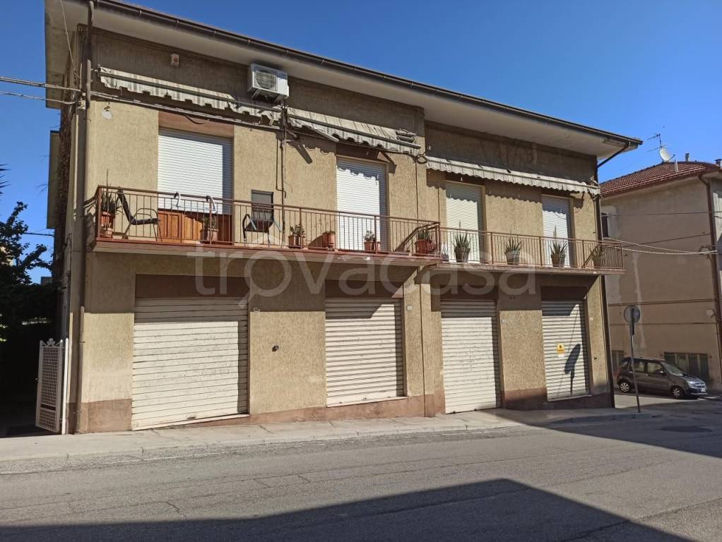 Magazzino in vendita a Porto Sant'Elpidio via Vittorio Alfieri, 41