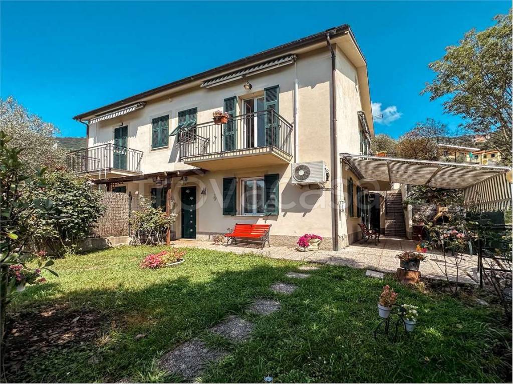 Villa Bifamiliare in vendita a Rapallo via Santa Maria