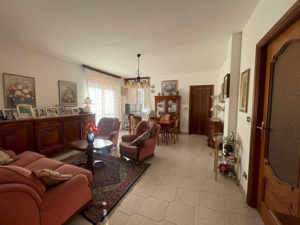 Appartamento in vendita ad Aosta via Valli Valdostane, 9