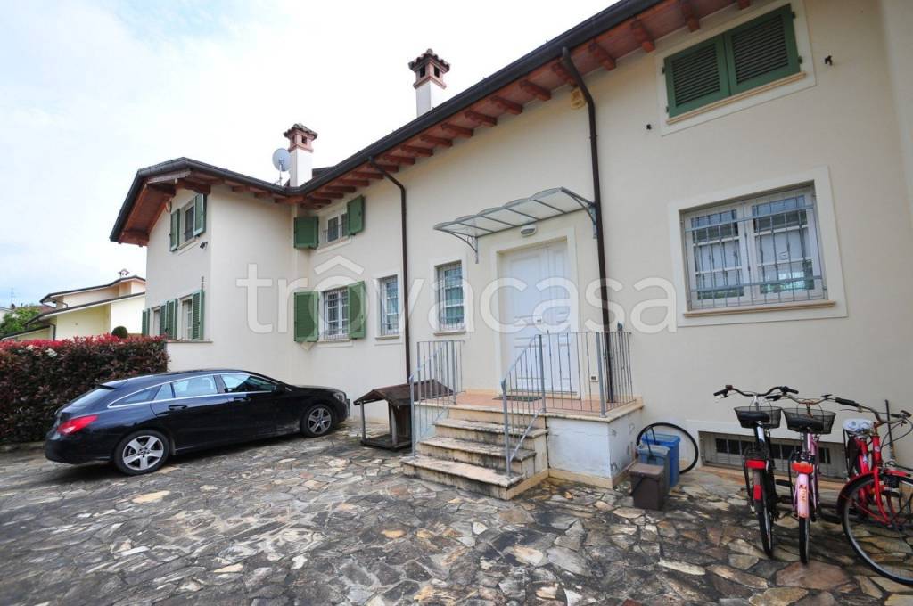 Villa a Schiera in vendita a Pietrasanta