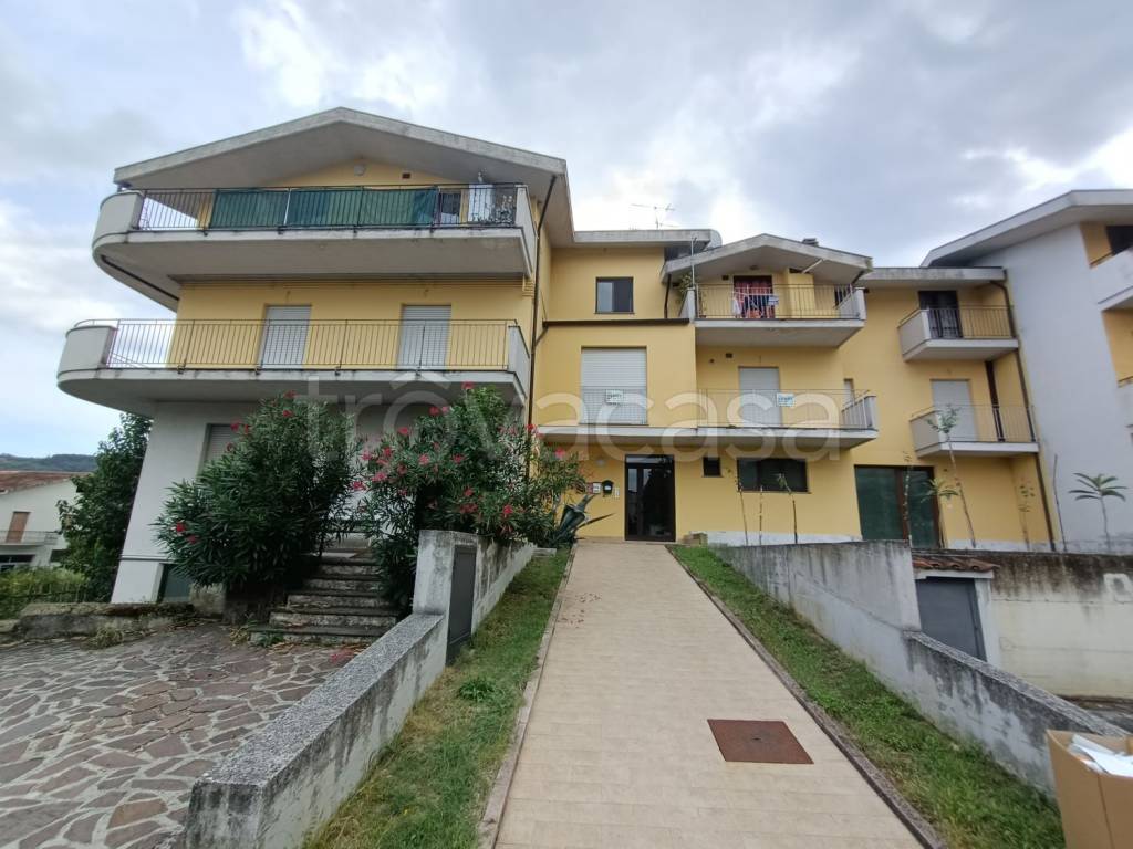 Appartamento in vendita a Fara Filiorum Petri via Francesco De Ritis, 19