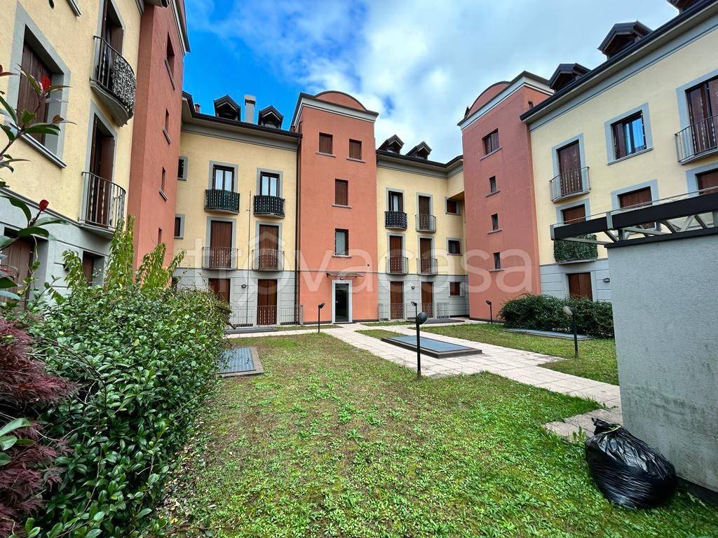 Appartamento in vendita a Ferno via Giuseppe Garibaldi, 34/36