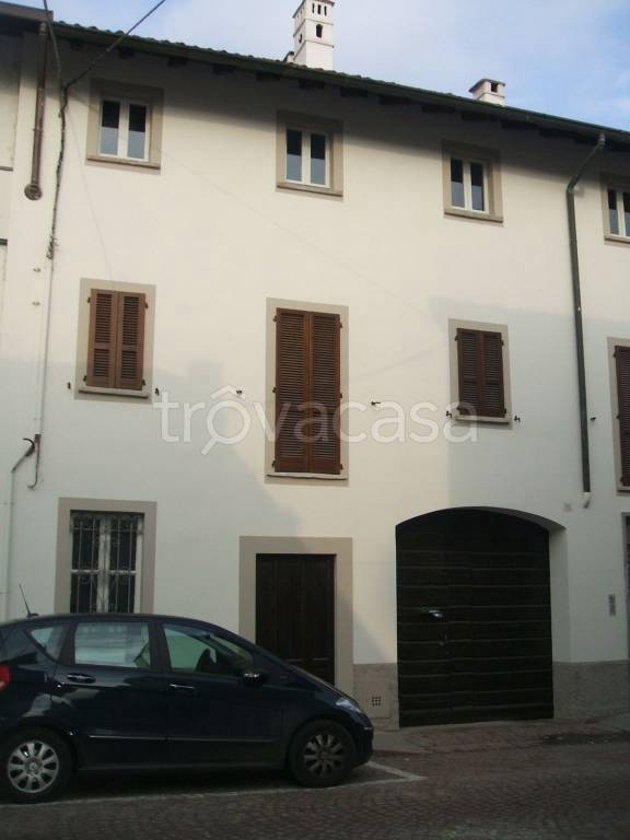 Appartamento in vendita a Lonate Pozzolo via Vittorio Veneto