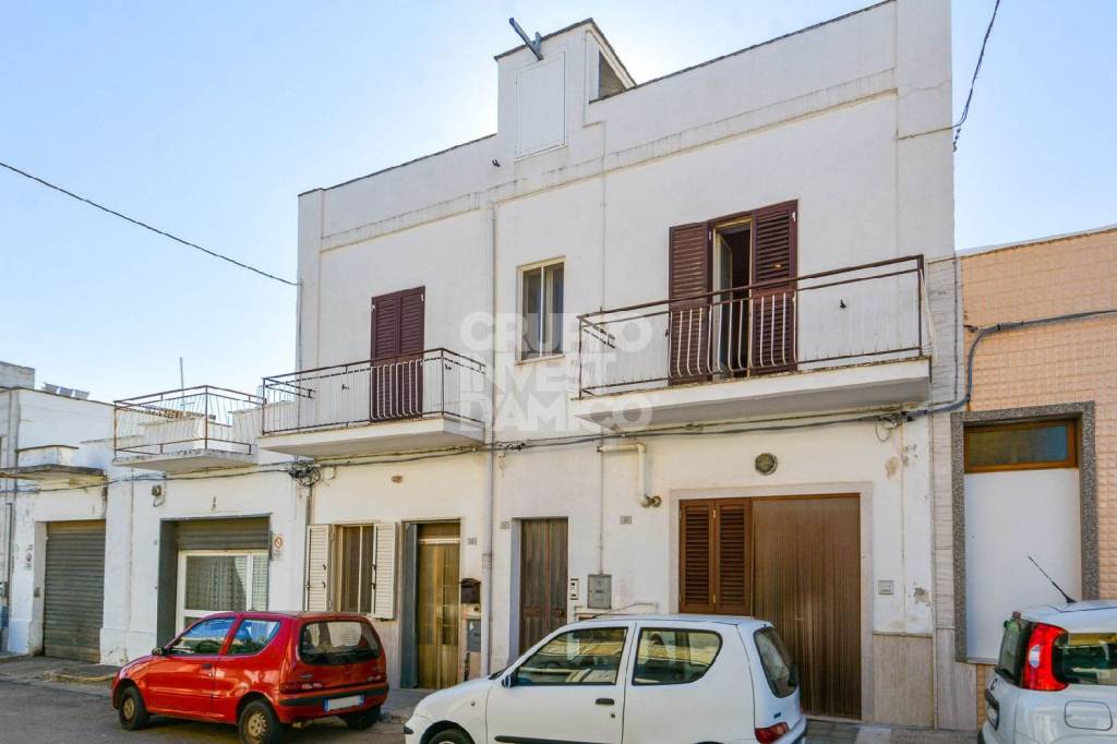 Appartamento in vendita a Cisternino via Cavour