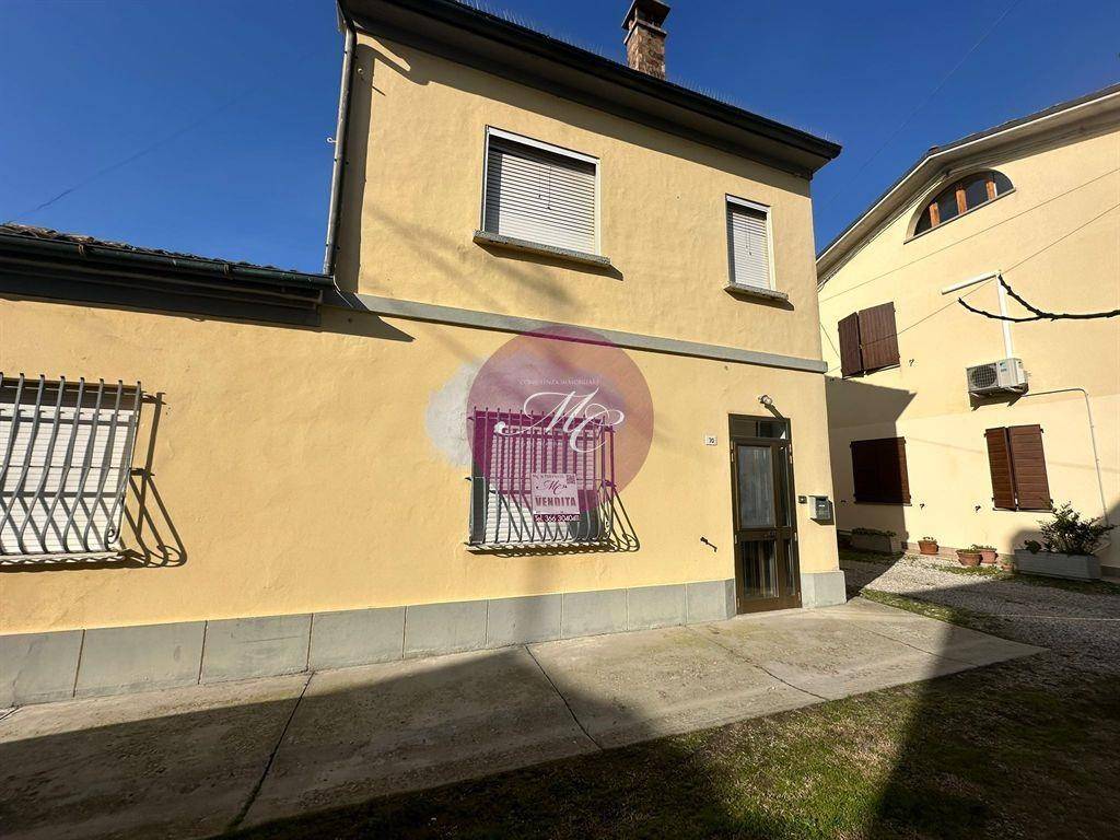 Casa Indipendente in vendita a Ravenna via zuccherificio, 70