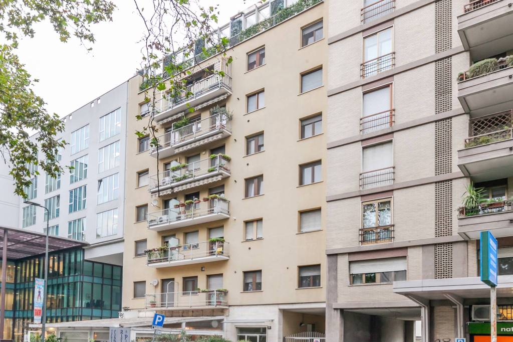 Appartamento in vendita a Milano viale Cassala, 59