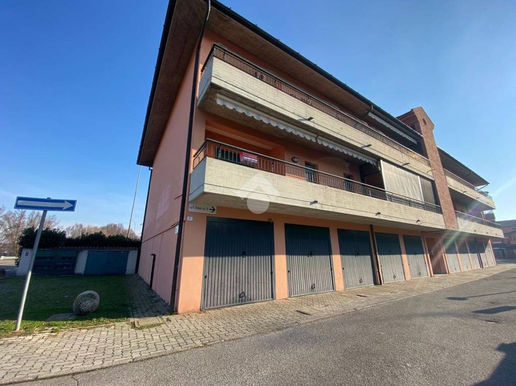 Appartamento in vendita a Binasco via Galileo Ferraris
