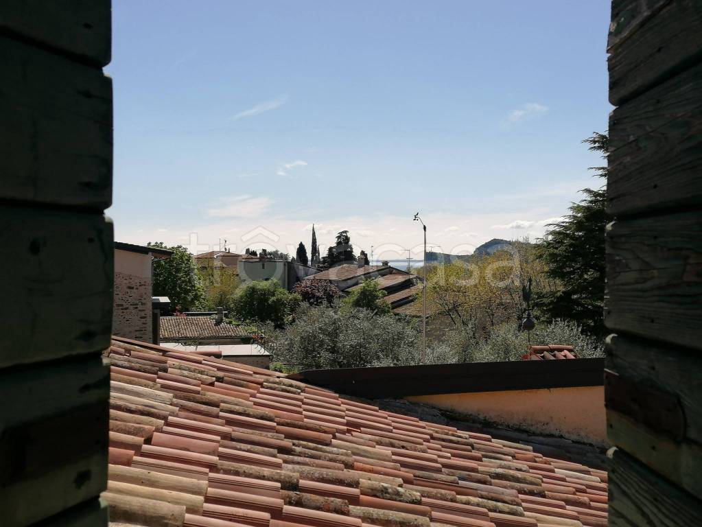 Casa Indipendente in vendita a San Felice del Benaco via Fontana Vecchia