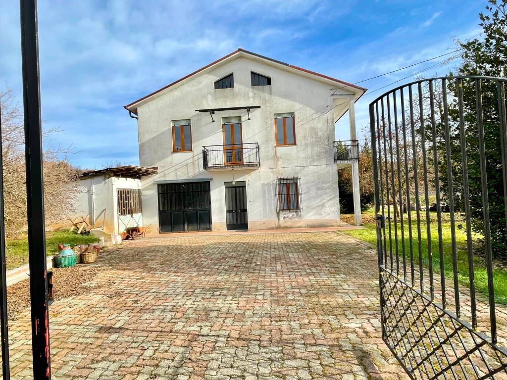 Villa in vendita a Vicoforte strada Statale del Colle di Nava, 9