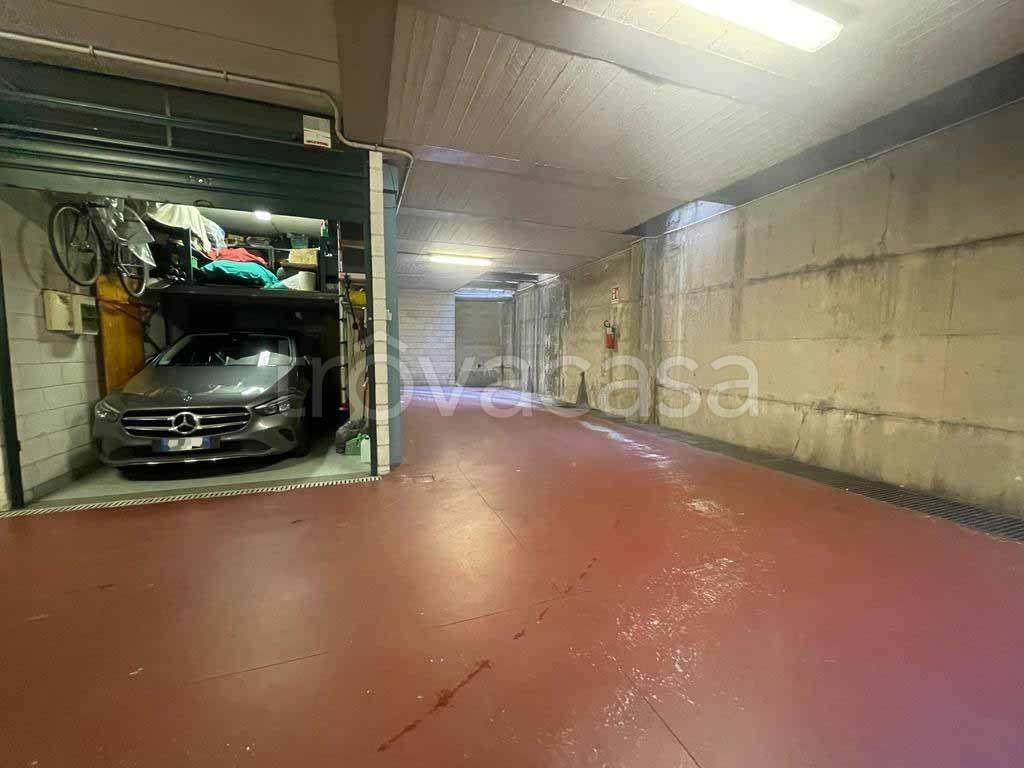 Garage in vendita a Genova corso Europa