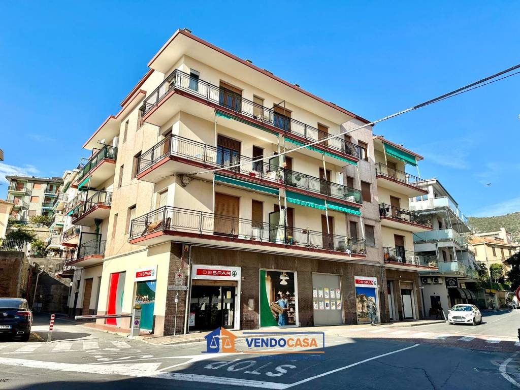 Appartamento in vendita a Ceriale piazza Lombardia