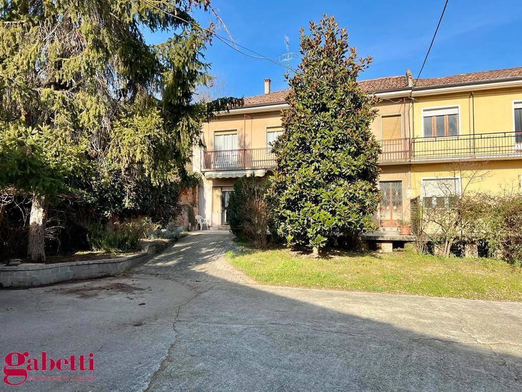 Casa Indipendente in vendita a Santa Vittoria d'Alba via Rolfi