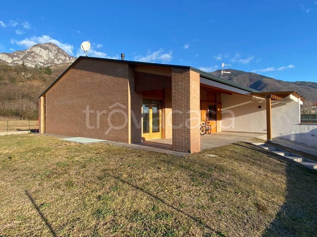 Villa Bifamiliare in vendita a Montereale Valcellina