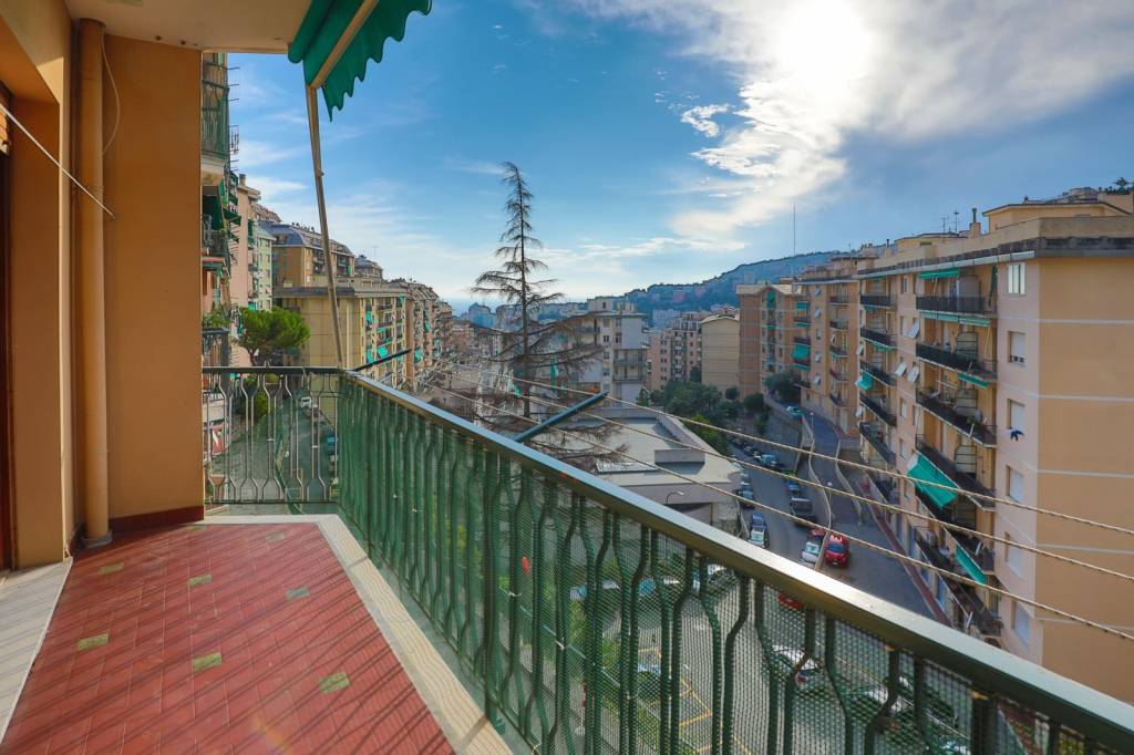 Appartamento in vendita a Genova via Capri