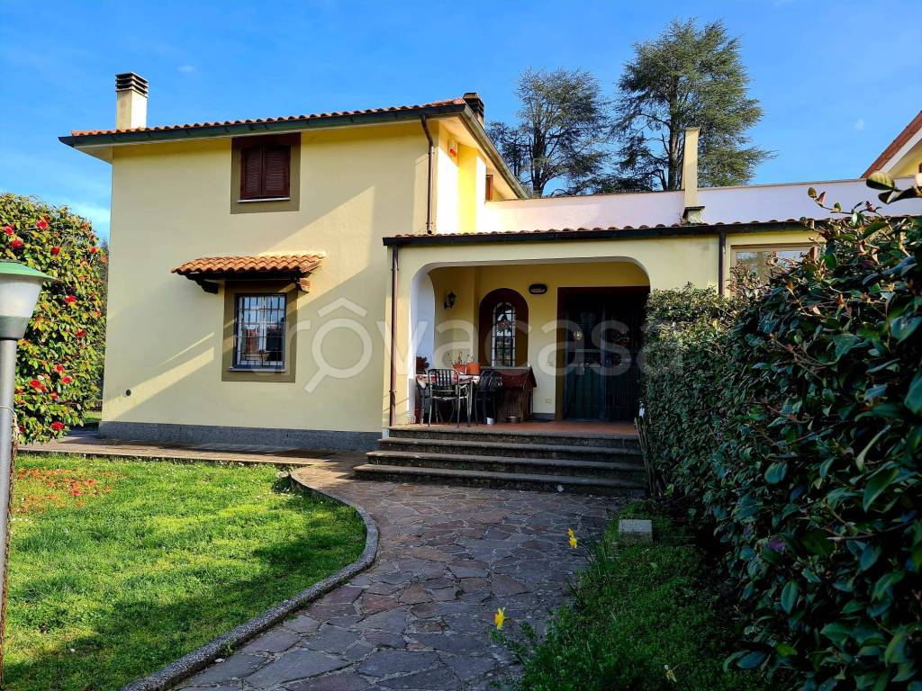 Villa Bifamiliare in vendita a Rocca Priora via dei Fiordalisi, 14