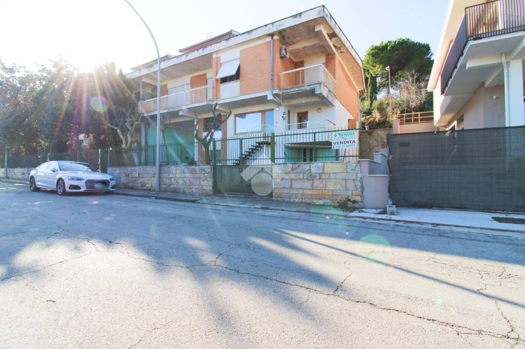 Casa Indipendente in vendita a Porto San Giorgio via Tiziano Vecellio, 65