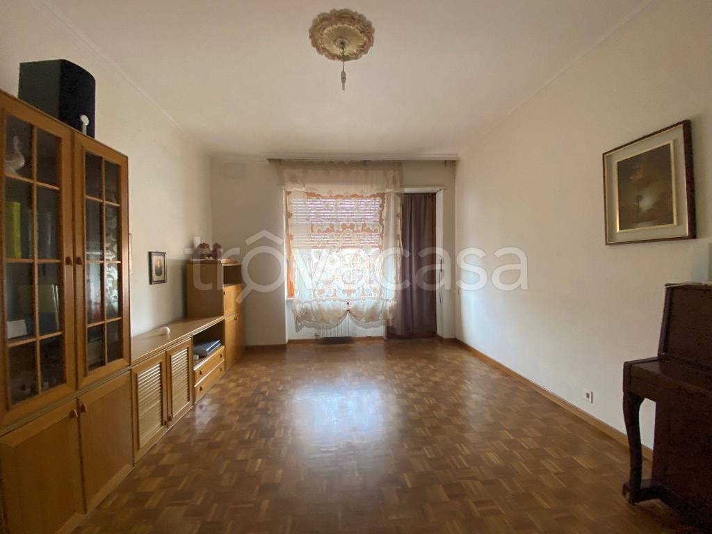 Appartamento in vendita a Orbassano via Cesare Battisti, 13