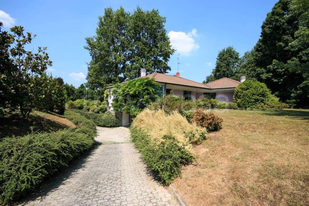 Villa in vendita a Guanzate via Monte Bisbino