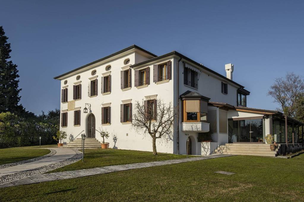 Villa in vendita a Vittorio Veneto via Manzana