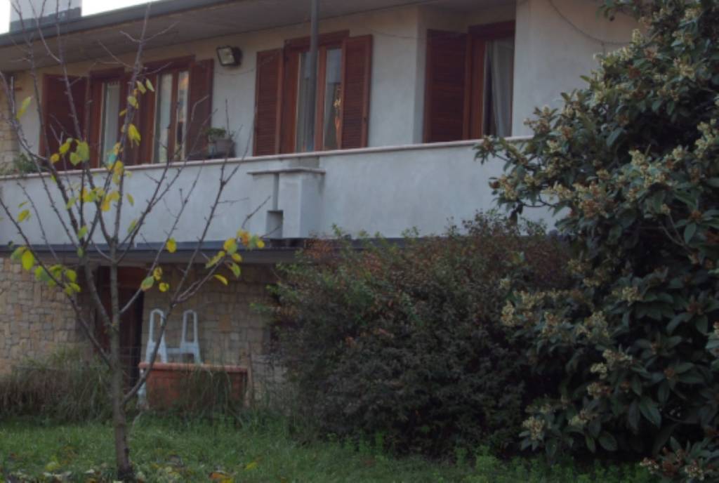 Villa all'asta a Costa Volpino via Cesare Battisti, 24