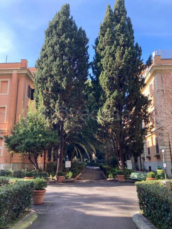 Appartamento in vendita a Roma via Donatello