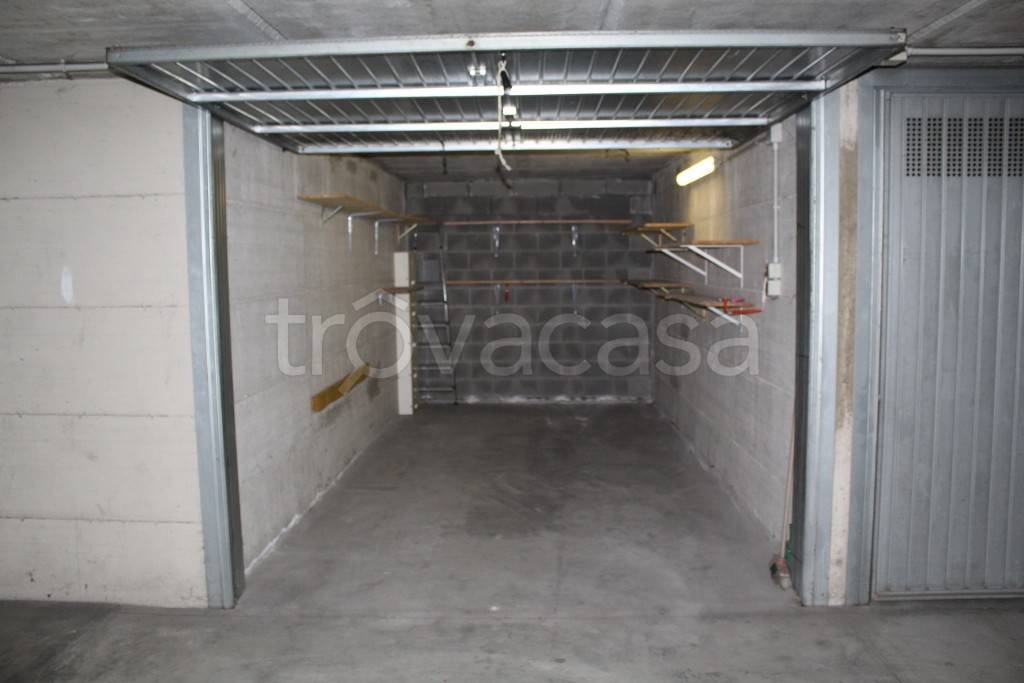 Garage in vendita a Cesano Boscone via Achille Grandi