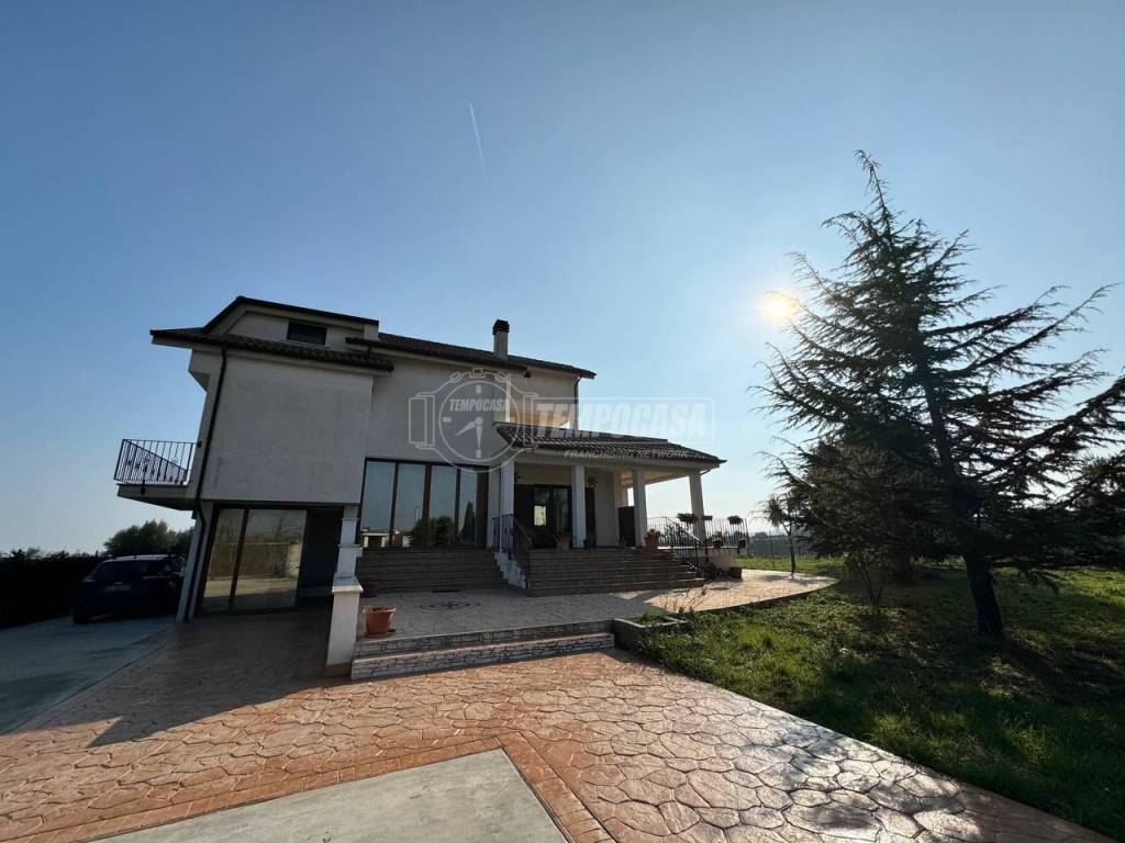 Villa in vendita a Ortona via Adriatica, Villa San Leonardo 63