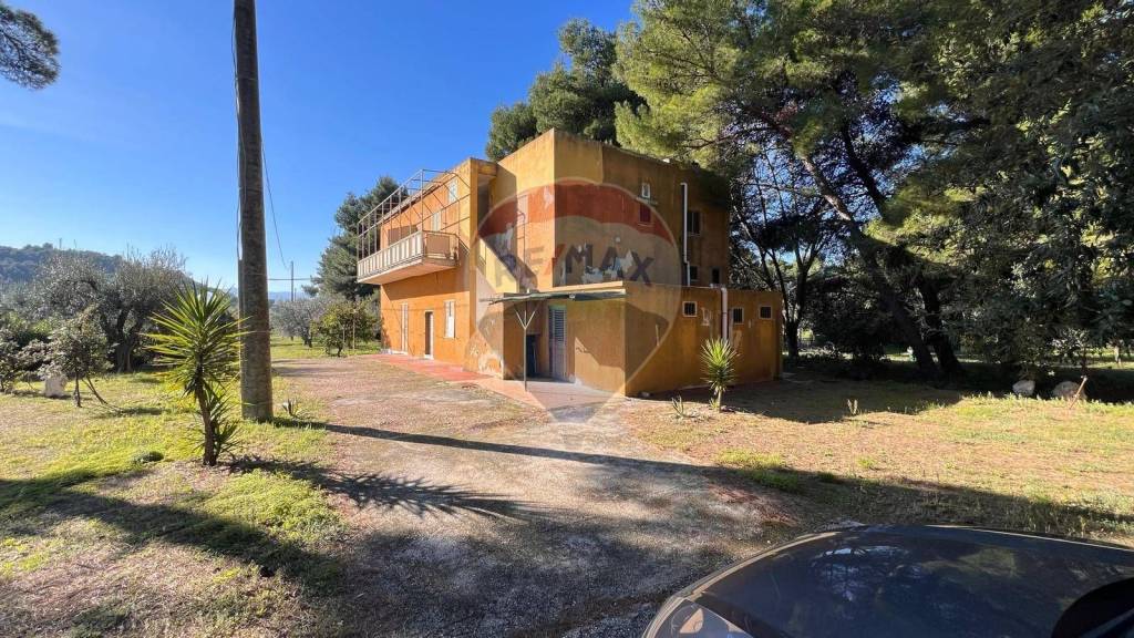 Villa in vendita a Vieste localita Santa Lucia, snc