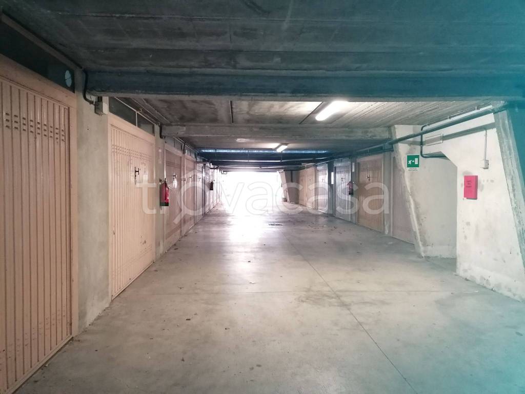 Garage in affitto ad Arquata Scrivia viale Guglielmo Marconi, 33