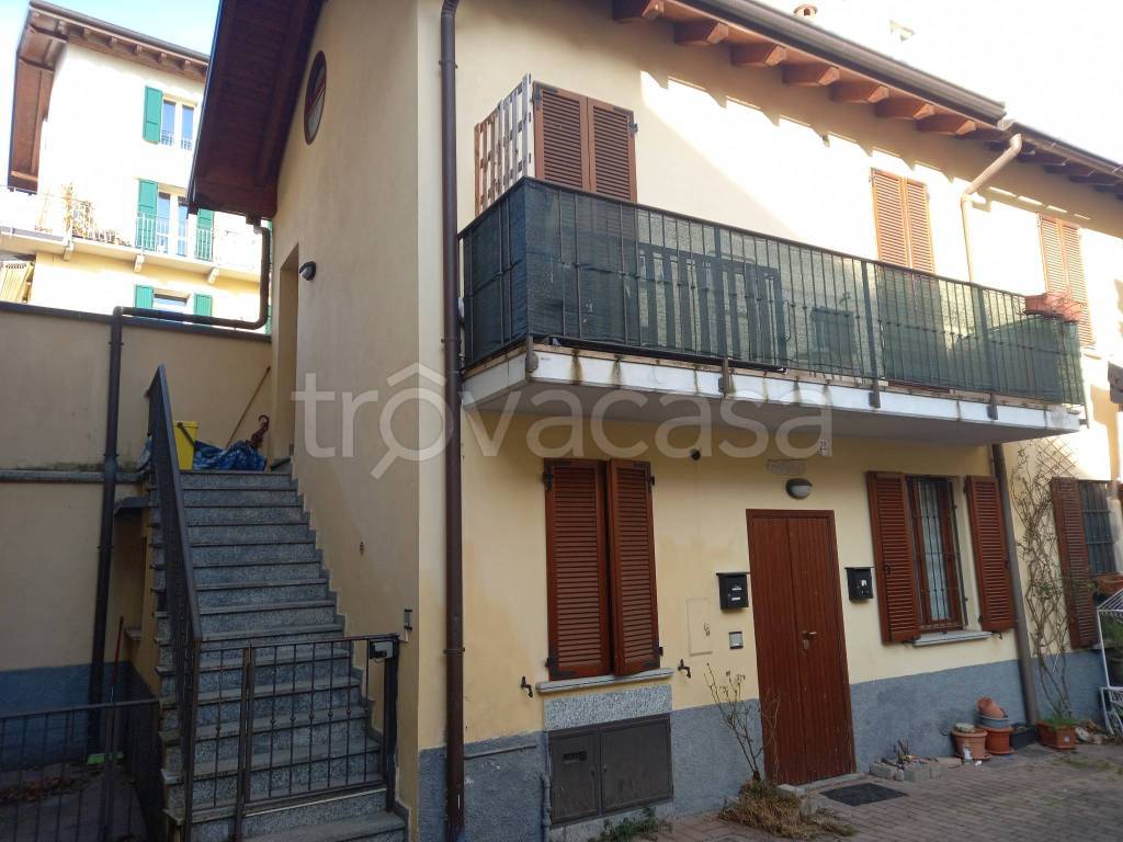 Appartamento in vendita a Osnago via San Carlo, 25