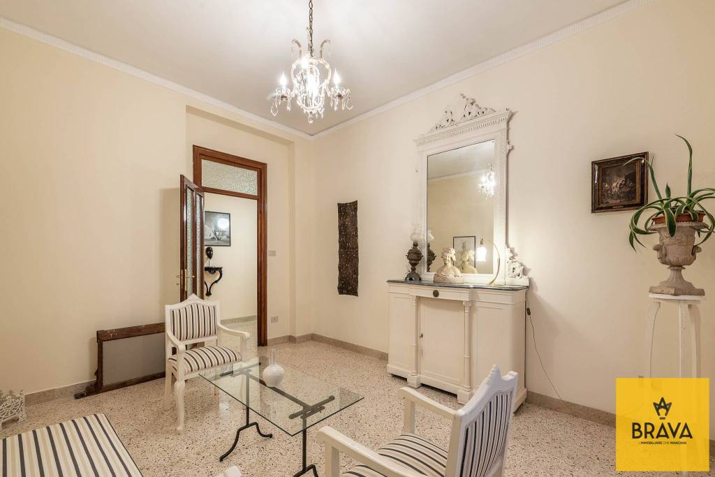 Appartamento in vendita a Palermo via Filippo De Lignamine