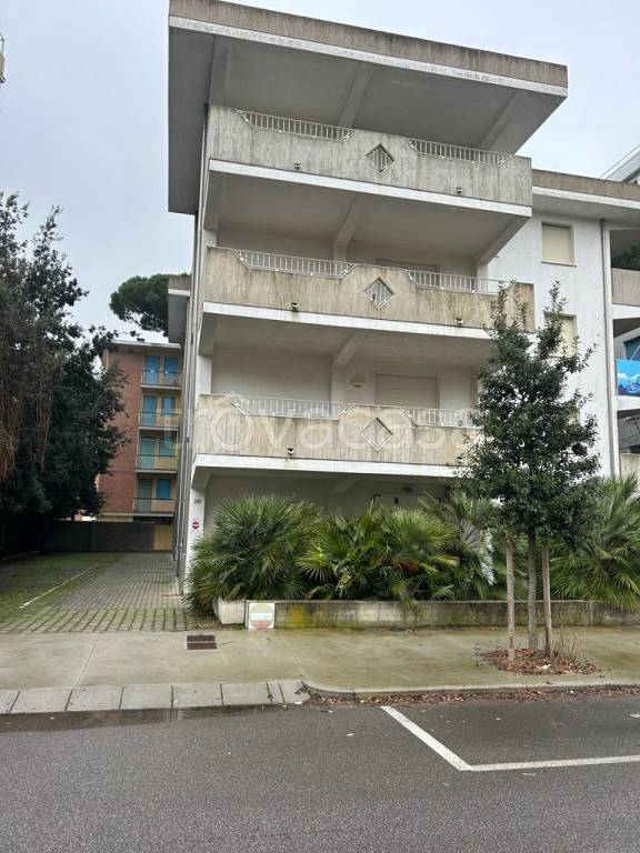 Intero Stabile in vendita a Comacchio viale Giovanni Pascoli, 54