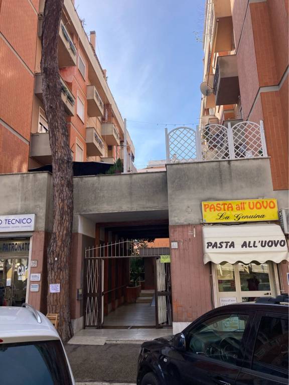 Appartamento in vendita a Roma via Alessandro Piola Caselli, 41