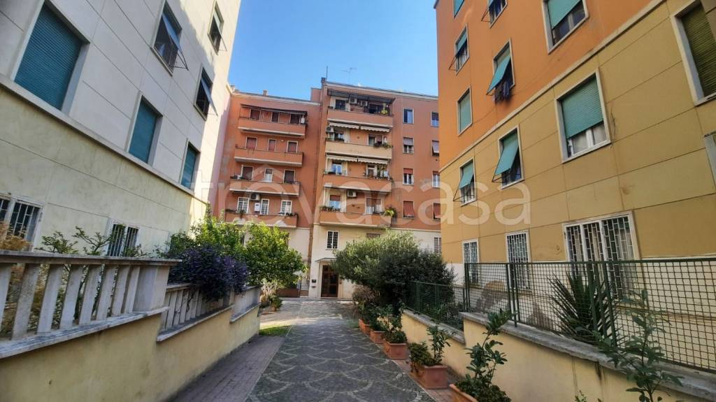 Appartamento in vendita a Roma via Matera