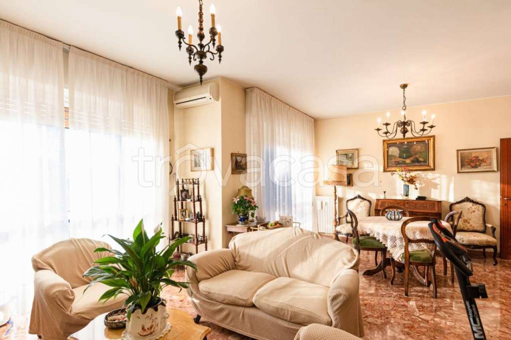 Appartamento in vendita a Milano via Emilio De Marchi 8
