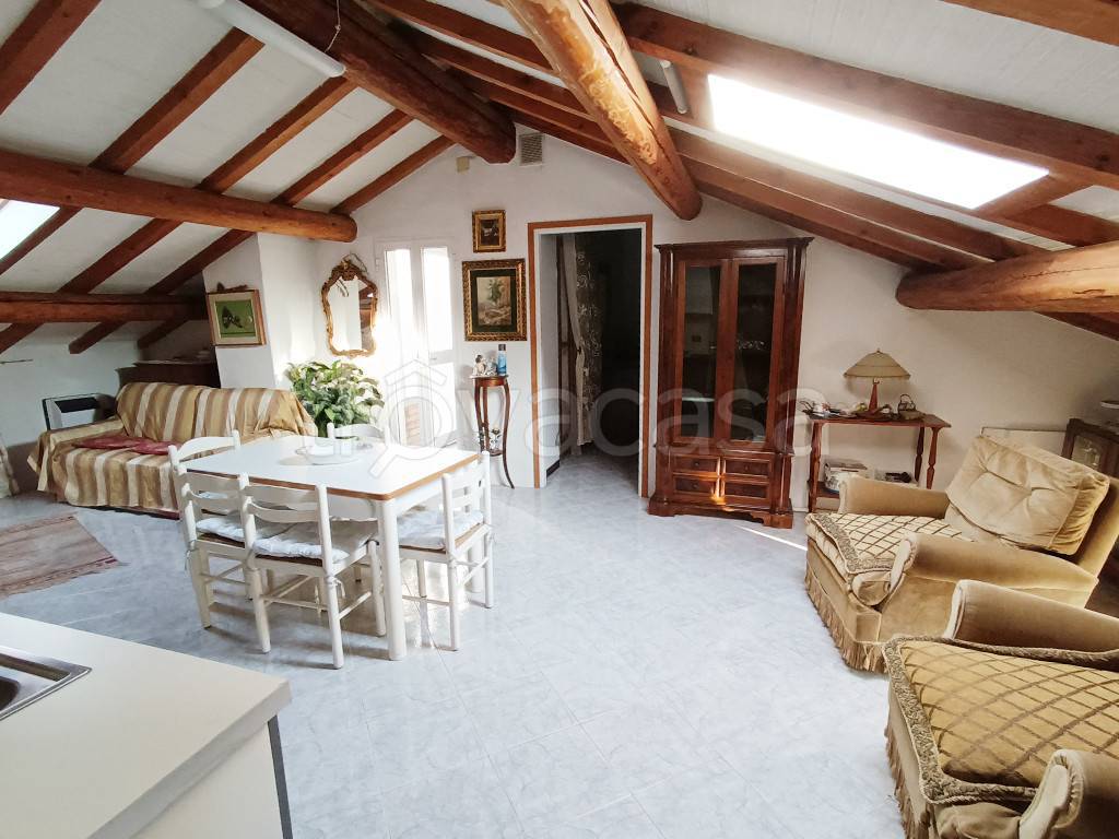 Casa Indipendente in vendita a Parma viale Osacca