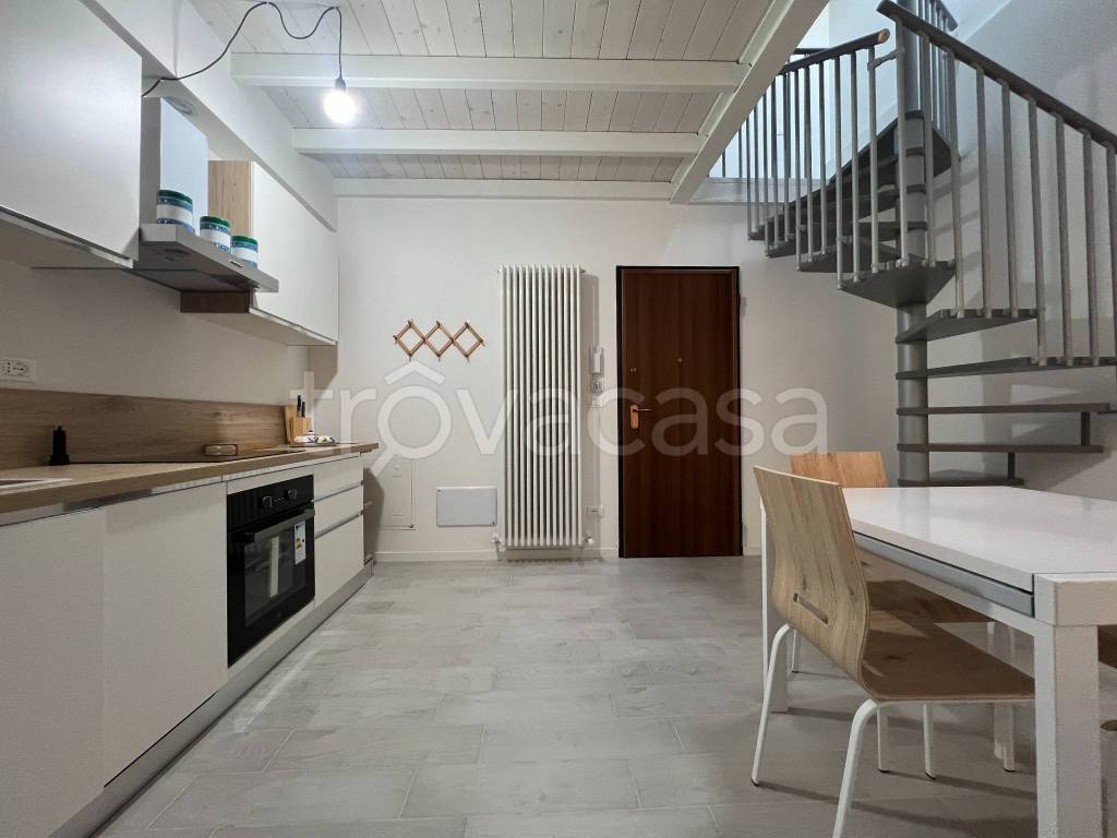 Appartamento in affitto a Bologna via Emilia Ponente, 284