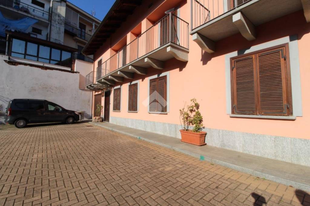 Appartamento in vendita a Santena piazza Martiri Della Libertà, 17