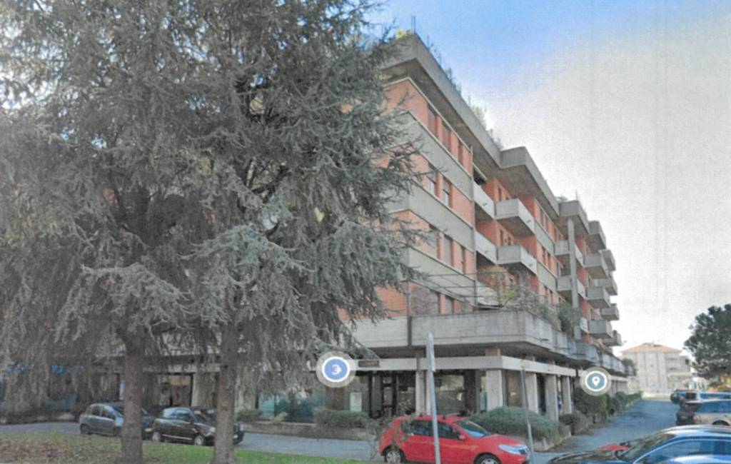 Negozio in vendita a Cassano d'Adda via Milano