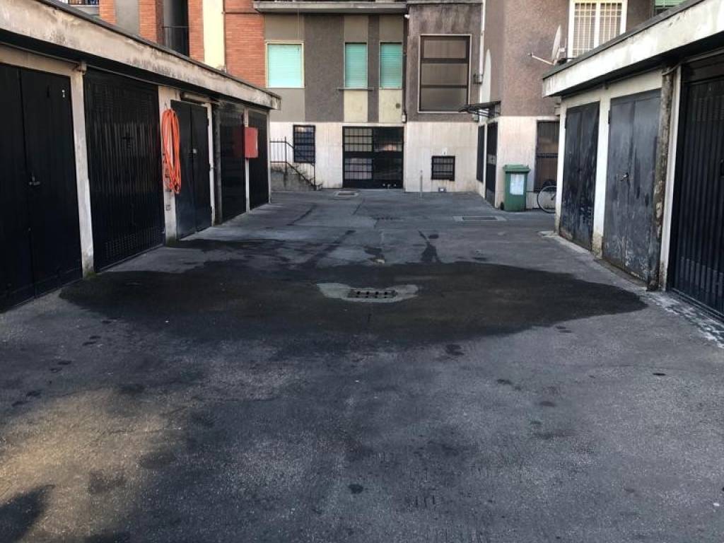 Garage in vendita a Milano via Marco d'Agrate, 17