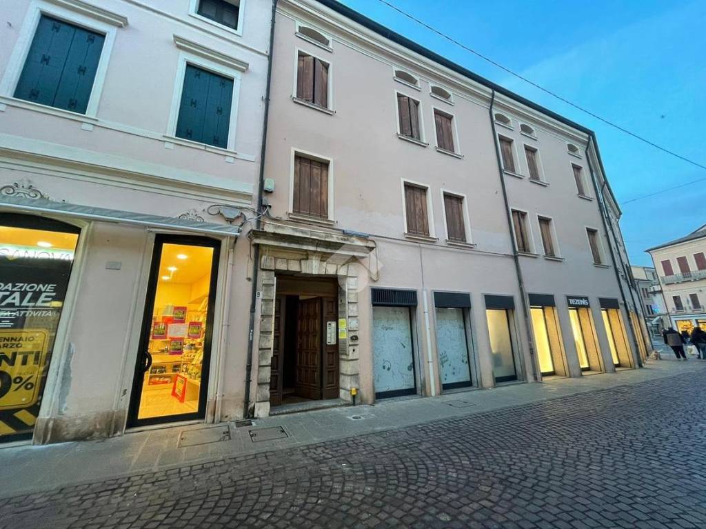 Ufficio in vendita a Rovigo via Cesare Battisti, 9