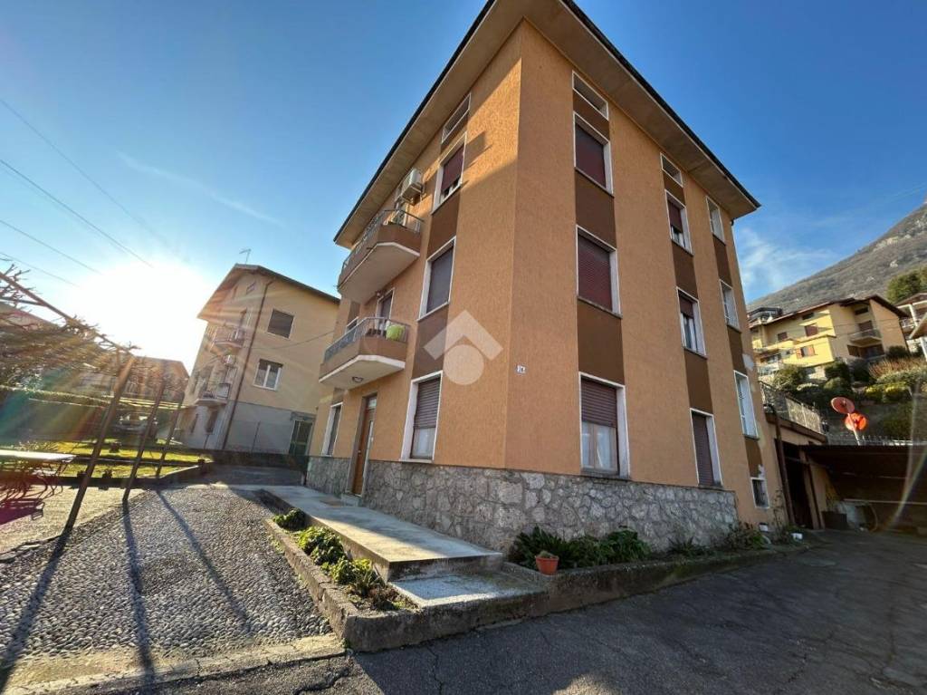 Casa Indipendente in vendita a Costa Volpino via San Rocco, 36