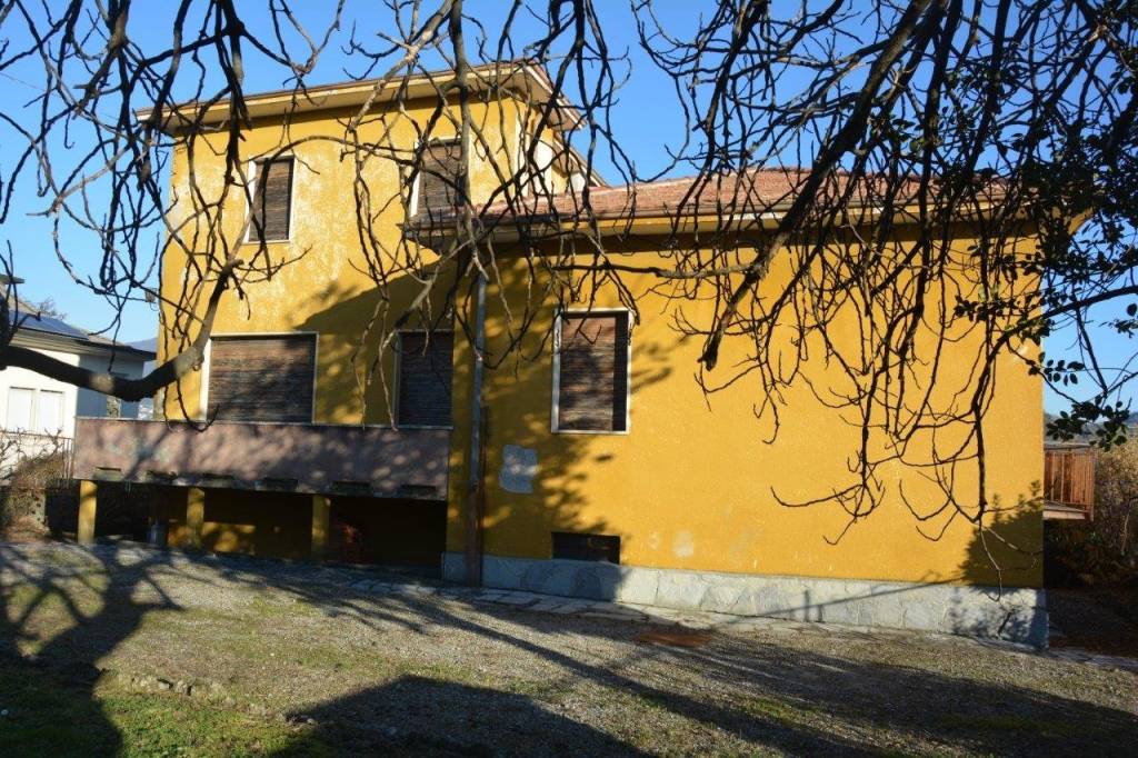 Villa in vendita a Uggiate-Trevano via Roma